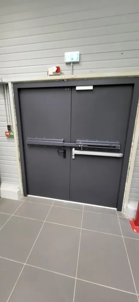 Porte issue de secours